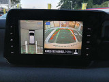 車を真上から画面で確認出来るアラウンドビューモニター♪画面を見ながら車庫入れが非常に楽になります!