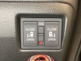 リアドアは乗り降りに便利な両側電動スライドドアです。また運転席に座っていながらスイッチ操作で自在にスライドドアを開け閉めできます。
