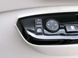ドアミラーの鏡面の調節、格納は運転席からすべて操作できます!