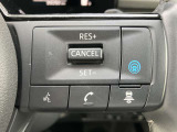 プロパイロットスイッチ。同一車線でのハンドルとアクセルのアシストが可能 長距離ドライブ時に同乗者との会話が弾みます。