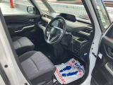 運転しやすいゆったり空間♪前席&hArr;後席の移動がしやすい【センターウォークスルー】です。