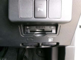 ETC車載器を装備しています。高速道路の料金所もストレスなく通行できます。すっきりとしたビルトインタイプですよ。