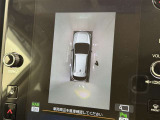 パノラミックビューモニターを装備。駐車場や交差点でクルマを真上から見るように周囲を確認できます。機能の詳細は販売店スタッフまでおたずねください。