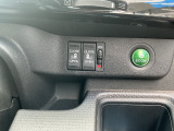 両側パワースライドドアは運転席からスイッチひとつで開閉も可能です。まるでタクシーみたいです。