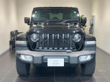 【フロントグリル】7スロットルグリルはJeep伝統の証です。SUVのみにこだわり続けている伝統あるJeep車へお乗り頂いてみてはいかがですか?
