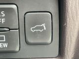 【パワーバックドア】スマートキーや運転席のボタンを押すだけでリアゲートが自動で開閉します!荷物を持っている時や、高い位置にあるバックドアを閉める際に便利な機能です♪
