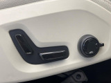 【メモリー機能付きパワーシート】ドライバーごとに設定したシート位置を記憶して、ボタン一つで切り替えできる便利な機能!運転する方が複数名いらっしゃるご家庭におすすめです。