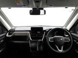 ワイドな視界と運転しやすいインパネ