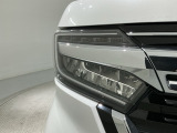 LEDヘッドライトは、点灯の瞬間から最大光量を発揮し、突然暗くなるトンネルなどでの安定感を高めます。