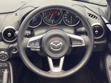 【純正革巻きステアリング】上質な革を使用することで、手にしっかり馴染みとても運転しやすいハンドルです♪