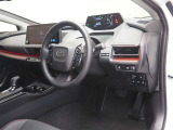 見通しの良いすっきりとした内装で運転しやすい空間となっております!