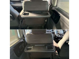 【シートバックテーブル】車内の後席で飲食をしていただけるコンビニフック付きシートバックテーブルを装備!お子様などの食事や時には宿題などもしていただけます☆
