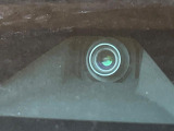 【エマージェンシーブレーキ】走行中に前方の車両等を認識し、衝突しそうな時は警報とブレーキで衝突回避と被害軽減をアシスト。より安全にドライブをお楽しみいただけます。