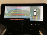 映像で見づらい車両周辺の確認をアシスト。クルマを真上から見ているような映像を表示。 運転席から確認しにくい車両周囲の状況を把握。