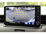 リアカメラを装備しております。安心と安全のために駐車時などの後方死角を減らします。また切り替えボタンを操作するとで、ノーマルビュー・ワイドビュー・トップダウンビューの切り替えが可能です。