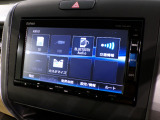 CD、DVD、Bluetooth、AM、FM、スマートフォン接続ができます。