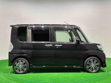 ドアは約90度に開くので荷物も積み込みやすく、乗り降りもしやすい♪ ロングドライブも快適に過ごせる工夫がいっぱいです♪♪