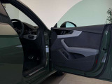 Audiは創業者であるホルヒの「いかなる時代においても第一級の素材を用い、操縦安定性に優れ、さらに進歩的なクルマの製造を目指す」という考え方に則り、こだわり抜かれたインテリアを目指しています。