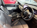 ステアリングを握ればJeepワールドが目の前に広がります。