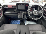 [室内]黒を基調としたシックな室内です☆落ち着いて運転して頂けます♪