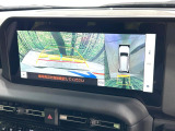 【パノラミックビューモニター】専用のカメラにより、上から見下ろしたような視点で360度クルマの周囲を確認することができます☆死角部分も確認しやすく、狭い場所での切り返しや駐車もスムーズに行えます。