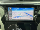 通信ユニット内蔵の日産純正メモリーナビ(MM316D-W)装備、スマホアプリと連動、音声対話検索などに対応した高機能ナビ。USB接続・DVD再生・CD録音機能などAV機能も充実です。