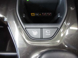 スイッチを押すだけで駐車操作を支援してくれるアドバンストパークが装備されています。