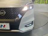 【LEDヘッドライト】悪天候や夜間走行時も良好な視界を確保し安心して運転できる高輝度LEDヘッドライトを装備!点灯速度が早く、消費電力も抑えられています。