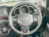 【純正革巻きステアリング】上質な革を使用することで、手にしっかり馴染みとても運転しやすいハンドルです♪