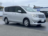 エマージェンシーブレーキ(衝突被害軽減ブレーキ)、フロントカメラが車両や歩行者を検知し警告音と共に衝突回避、軽減をアシストしてくれます。