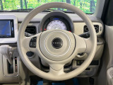 インテリアに合わせたデザインのステアリングは、運転される方のことも考え、運転しやすい形状、大きさです。是非一度、実際に触ってお確かめください。