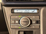 車内空調は&rdquo;AUTOエアコン&rdquo;にお任せ。運転に集中出来ますよ!