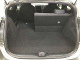 シートアレンジが多彩で、荷物の大小に応じてスペースを変えられる便利なお車です!