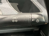 車外の明るさに応じでライトを点灯、消灯してくれるオートライト機能です☆お天気の良い昼間のトンネル走行などオートにしてると便利で安心です☆エンジン停止時にライトの消し忘れも無くなります☆