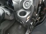 運転席にもドリンクホルダー完備!スマホや小物などもサッと置いておけます♪