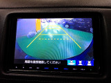 バックカメラの画像です。ガイドラインがスムースな車庫入れをサポートいたします。車庫入れの安心感がアップしますね。
