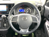インテリアに合わせたデザインのステアリングは、運転される方のことも考え、運転しやすい形状、大きさです。是非一度、実際に触ってお確かめください。