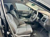 快適に運転できるドライブポジション!運転席シートリフターとシートスライドで、無理のない運転姿勢がとれます。