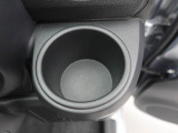 【カップホルダー】エアコン吹き出し口下部に設置されていますので使いやすさバッチリ!運転席から手の届くちょうどの位置です!