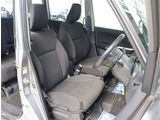 お車選びをお楽しみ頂けるよう、在庫車の展示スペースを十分に確保しております。