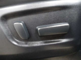 運転席はパワーシートなのでお好みのドライビングポジションに調整可能です♪