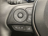 運転中、オーディオの操作をしてて、ハッとしたことはありませんか?ステアリングスイッチは、運転中でもハンドルでオーディオの操作が可能です。安全なドライブをサポートします。