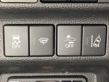 Hondaセンシング用の、VSA(ABS+TCS+横滑り抑制)解除と路外逸脱抑制機能のオンオフスイッチなどはハンドルの右側に装備しています。