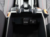 充電用USB端子+アクセサリーソケット(DC12V/120W)