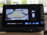 リアワイドカメラシステム!従来の視野に加えて、後方側方を約180&deg;まで見えるワイドビューと、後方を真上から見たような視野で駐車時などに便利なトップダウンビューの3つの視野があります!