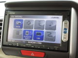 ナビゲーションは純正メモリーナビ(VXM-155VSi)を装着しております。AM、FM、CD、DVD再生、Bluetooth、ワンセグTVがご使用いただけます。初めて訪れた場所でも安心ですね!