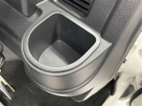 ドリンクホルダー付きです。