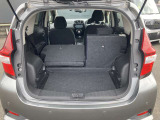 片方ずつ倒す事が出来るので長物も積む事が出来ます