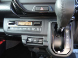 フルオートエアコンとなっております!面倒な手間なく車内の温度を快適に保ちます!