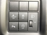 【スマートアシスト】走行中に前方の車両等を認識し、衝突しそうな時は警報とブレーキで衝突回避と被害軽減をアシスト。より安全にドライブをお楽しみいただけます。